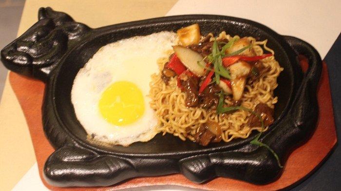 Yuk, Makan Gratis di What's Up Cafe Dave Apartment, Tempat Nongkrongnya Milenial di Depok