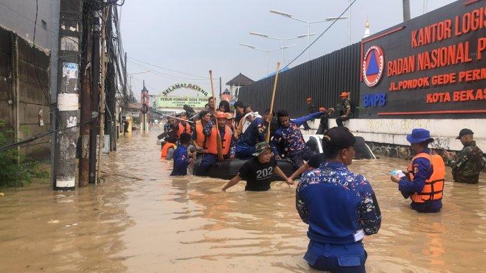 Bersihkan Sampah di Bendungan Koja Jatiasih Bekasi, Satu Warga Hilang Terseret Arus Saat Banjir