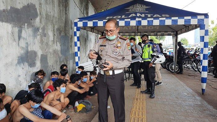 VIDEO: Puluhan Anak dari Tangerang Ikut Demo Tolak UU Cipta Kerja ke Jakarta, Ditangkap Polisi
