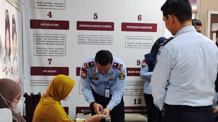 Cegah Adanya Pungli Libur Lebaran, Kepala Rutan Kelas I Jakarta Pusat Pantau Petugas dalam Melayani