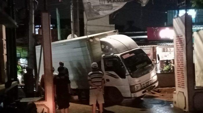 Galian Saluran Air di Pejaten Makan Separuh Badan Jalan, Warga Sarankan Berlakukan Sistem Satu Arah