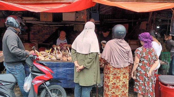 H-3 Lebaran, Harga Daging Ayam di Pasar Kramat Jati Melonjak dari Rp 20.000 Menjadi Rp 30.000 per Kg
