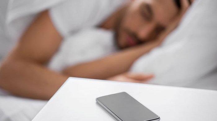 Hati-hati Meletakkan Ponsel di Samping Tempat Tidur, jika Keseringan Bisa Timbulkan 6 Masalah Ini