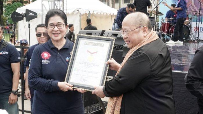 Puncak HKN ke-54  Kemenkes Cetak Rekor MURI Makan Bersama