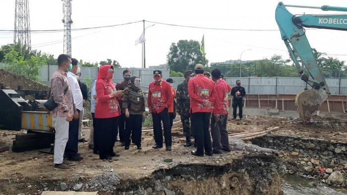 VIDEO Wali Kota Jakarta Timur Minta Pembangunan Jembatan Tambun Rengas Utamakan Keselamatan Warga