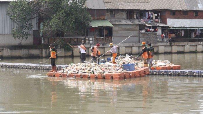 Banyak Generasi Z Bawa Tambler Kemasan Guna Ulang untuk Kurangi Sampah Plastik