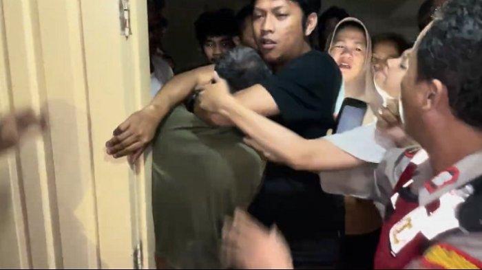 Kakek Babak Belur Diduga Cabuli Beberapa Bocah Perempuan di Pisangan Baru: Saya cuma Gendong-gendong