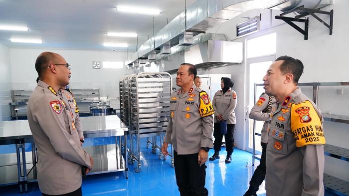 Tak Mau ada Siswa Keracunan MBG, Kapolda Metro Jaya Tinjau SPPG Polsek Palmerah