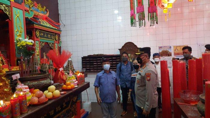 Polisi Batasi Pengunjung Klenteng di Malam Tahun Baru Imlek di Kabupaten Bekasi
