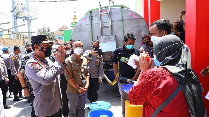Temui Pedagang di Pasar Sehat Sabilulungan Soreang, Kapolri: Tolong Dijaga Harga Minyak Gorengnya