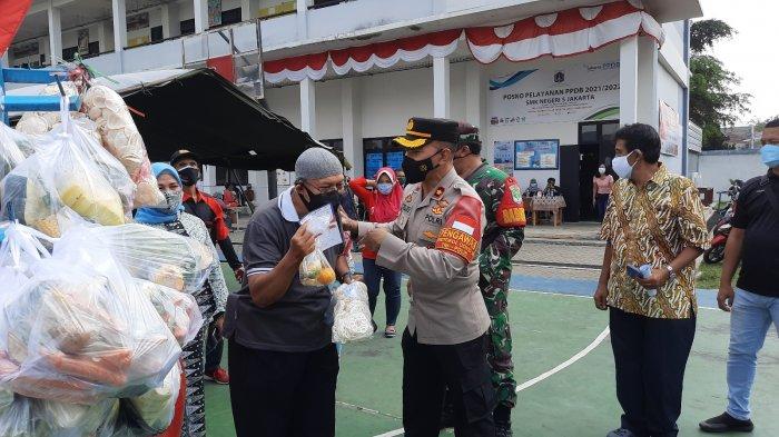 Beruntungnya Slamet, Sayur Dagangannya Diborong Kapolsek Matraman Waktu Lewat Sentra Vaksin Merdeka