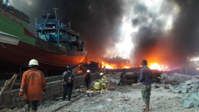 TERKINI, Kapal Terbakar di Jakarta Bikin Panik, Terdengar Ledakan Dahsyat saat Packing Ikan Tuna