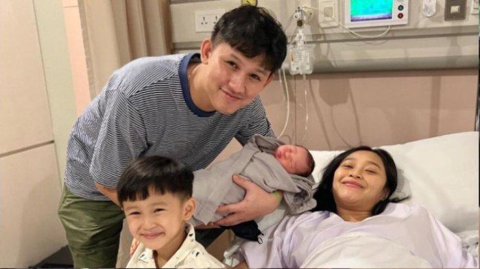 Rinni Wulandari Melahirkan Anak Kedua dalam Keadaan Sehat, Krisdayanti: Hebat Mama Muda yang Kuat