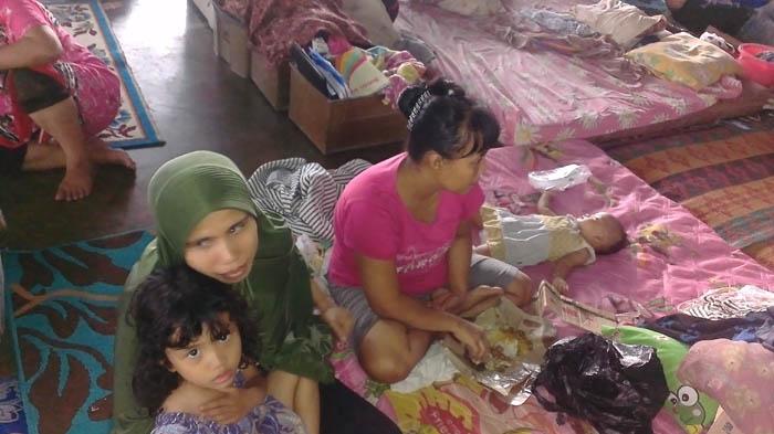 Ibu Korban Banjir Ini Butuh Bantuan, Bayinya Sakit, Barang-barangnya Tak Terselamatkan