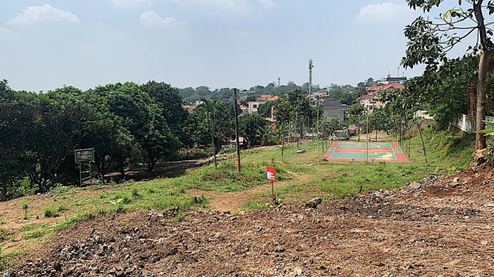 LAHAN PENGGANTI - Lahan di sisi timur Stasiun Lenteng Agung, Jagakarsa, Jakarta Selatan, disebut bakal jadi lokasi baru pedagang Pasar Barito imbas proyek pembangunan Taman Bendera Pusaka. 
