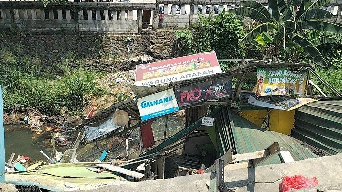 Viral, Detik-detik Longsor Timpa Lima Ruko di Bojonggede Bogor, Dua Orang Terperosok ke Jurang