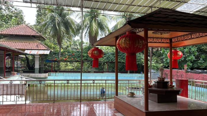 Suasana di dekat kolam sumur tujuh Vihara Gayatri, Cilangkap, Kota Depok.(KOMPAS.com/DINDA AULIA RAMADHANTY)