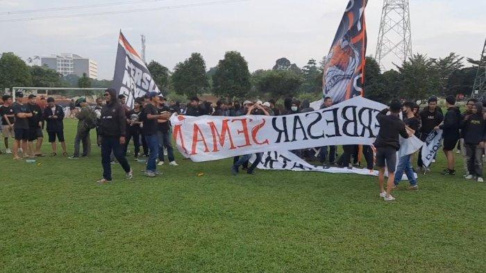 Jakmania Geruduk Markas Persija Jakarta, Beri Semangat Tumbangkan Persib Bandung
