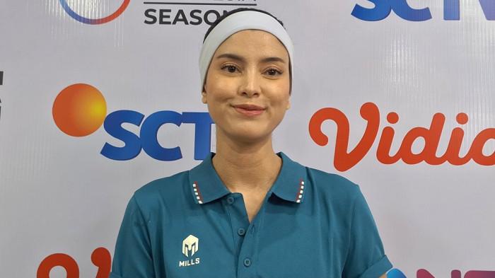 PACAR BARU GADING - Medina Dina adalah artis pacar baru Gading Marten.