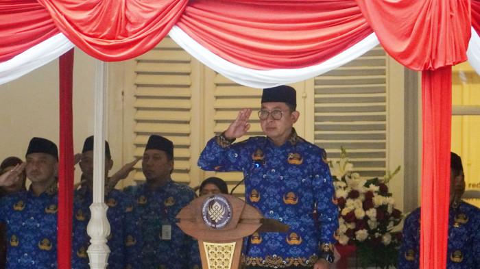 Foto-foto Fadli Zon Pimpin Upacara Peringatan Hari Sumpah Pemuda - memimpin-upacara.jpg