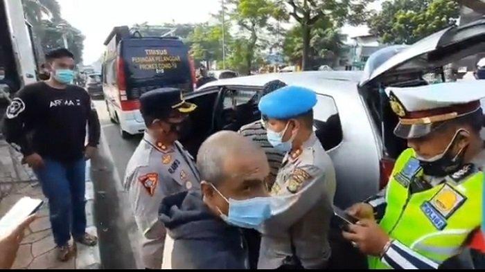 5 Simpatisan Rizieq Shihab Mengaku YouTuber, Live Report di Depan PN Jaktim Demi Naikkan Follower