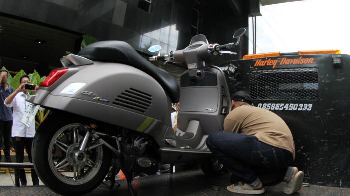 Foto-foto 32 Kendaraan Sitaan Kasus Eks Wamenaker Noel Dipindahkan KPK - mobil-mulai.jpg