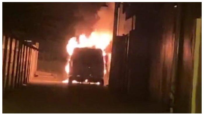 Via Vallen Sampai Buat Siaran Langsung Saat Mobil Mewahnya Terbakar, Ini Alasannya