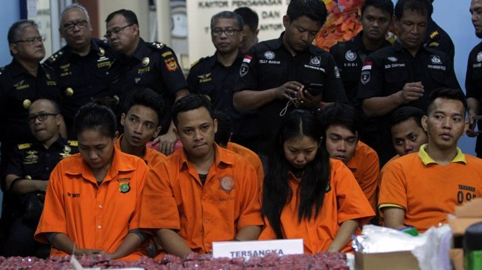 Terkuak Petugas Kepolisian Gulung Komplotan Penyelundupan Narkotika Lewat Pos