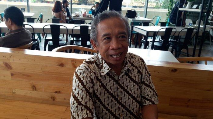 Pelawak Nurul Qomar alias Komar menceritakan kasus dugaan pemalsuan surat keterangan lulus (SKL) S2 dan S3 di Pesona Mall, Depok, Jawa Barat, Selasa (27/8/2019). (Warta Kota/Arie Puji Waluyo)