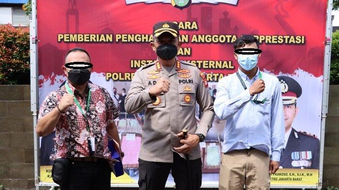 Dua Pengojek Online yang Temukan Paketan Sabu 4,7 Kilogram Dapat Penghargaan dari Polisi