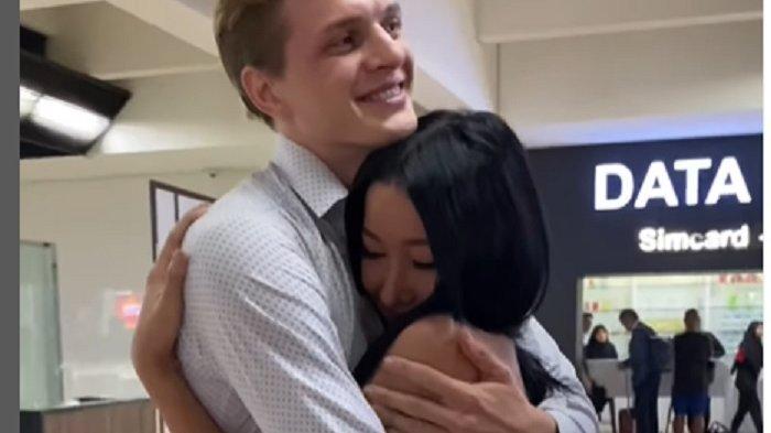 Lucinta Luna Pamer Pacar Bule Baru, Netizen Langsung Serbu Akun Instagram Pacarnya