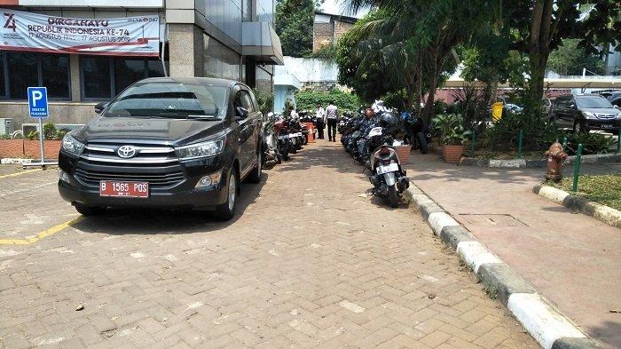 VIDEO: Larangan Bawa Kendaraan Pribadi Tidak Diindahkan Anggota Sudinhub Jakarta Selatan