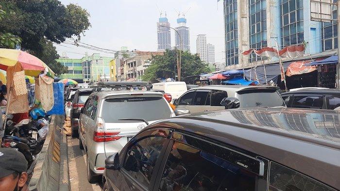 Jelang Lebaran, Kawasan Pasar Tanah Abang Macet Parah, Polantas dan Dishub Kewalahan