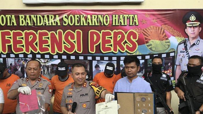 Tawarkan Pembuatan KTP, SIM, dan SKCK, Komplotan Pemalsu Dokumen Diringkus