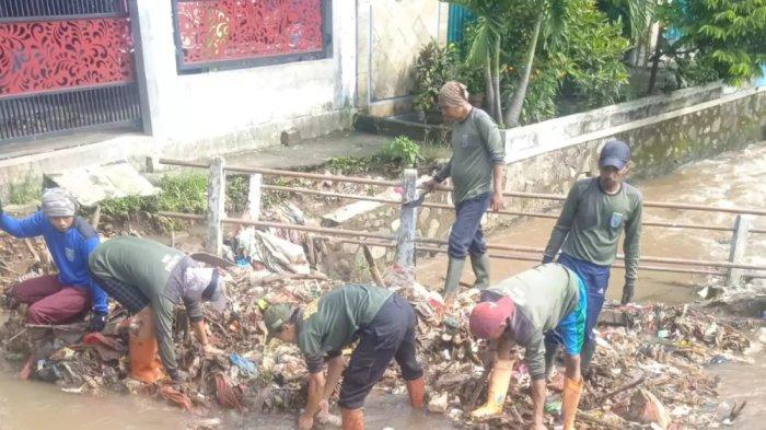 Bikin Kali Tersumbat, Pemkot Depok Bongkar Jembatan KCB di Pancoran Mas