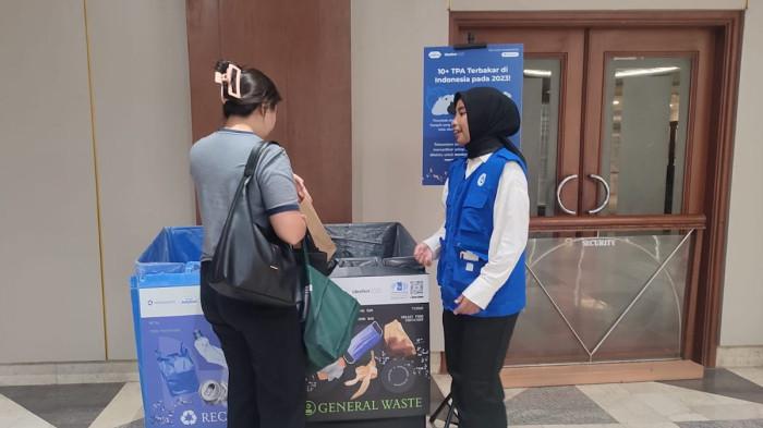 IDEAFEST 2025 - Dalam acara Ideafest 2025 PT Indofood juga mengajak pengunjung berpartisipasi untuk mengelola sampah dengan menyediakan tempat pemilahan sampah di JCC Senayan