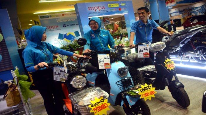Ciptakan Udara Bersih, United Sediakan Penjualan Unit Motor Listrik di Gerai Hypermart