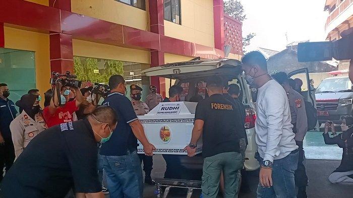 RS Polri Serahkan Jenazah Korban Kebakaran Lapas Tangerang yang Teridentifikasi kepada Keluarganya