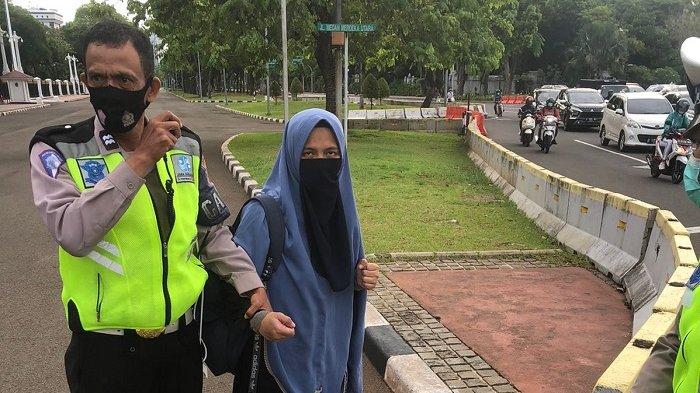 Perempuan Bawa Senpi Terobos Istana, Antara Misi Bunuh Diri dan Dendam Kesumat
