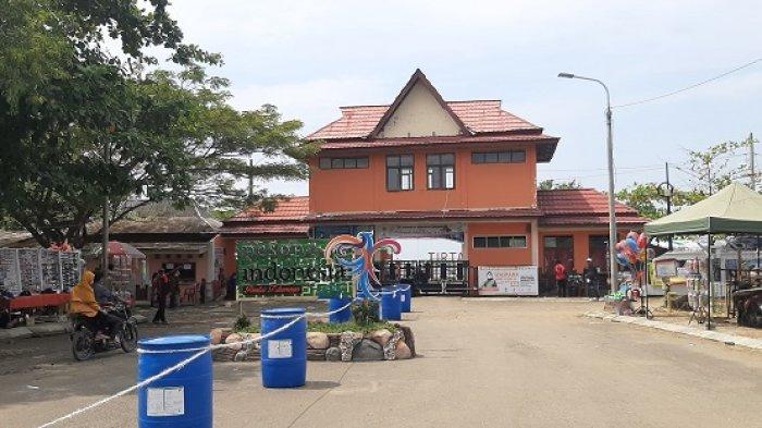 Momentum Lebaran, Pantai Tirtamaya Indramayu Ramai Dikunjungi Masyarakat