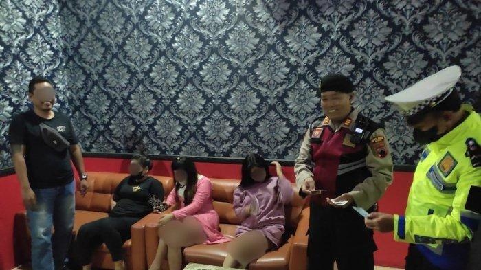 Nekat Buka di Bulan Ramadan, Para Pemandu Lagu di Cafe Lion Gemetar saat Digerebek Petugas