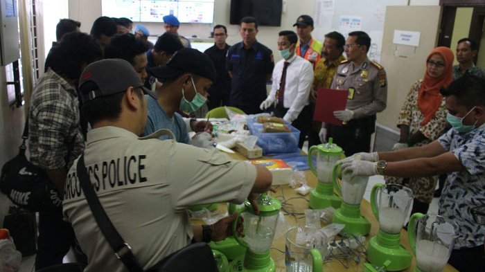 Polisi Bandara Soekarno-Hatta Blender dan Bakar Puluhan Ribu Kilogram Barang Bukti Narkoba