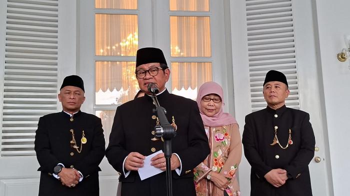 HALTE RUSAK - Gubernur DKI Jakarta Pramono Anung menegaskan bahwa setiap halte yang kondisinya sudah tidak layak, mengalami kerusakan, atau tidak berfungsi lagi akan segera dibongkar.(Foto: Yolanda Putri Dewanti)