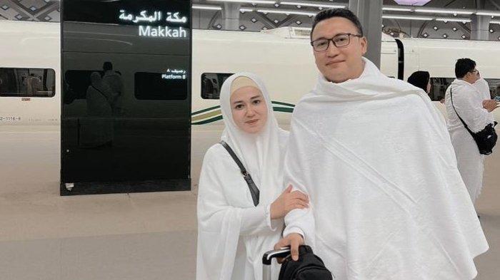Rani Tamara Bersyukur Dapat Menunaikan Ibadah Umrah Bersama Suaminya Meski Tidak Bisa Ajak Anak-anak