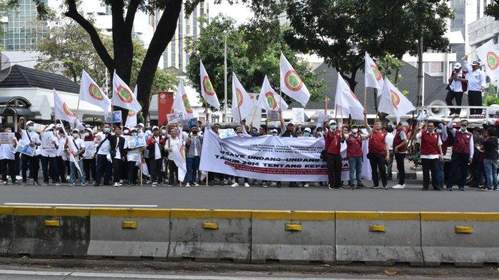 Ratusan Perawat Demo di Depan Kemenkopolhukam, Tuntut RUU OBL Tentang Kesehatan Dicabut