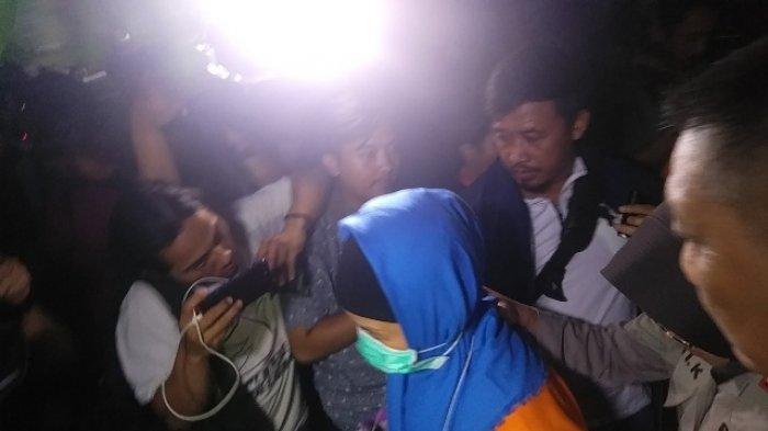 VIDEO: Cara Aulia Kesuma Masukkan Dua Mayat Suami dan Anak Tiri ke Dalam Mobil