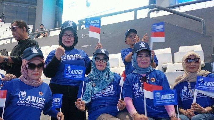 Relawan Anies Baswedan dari Sumatra Barat Kumpul di Senayan, Berharap Bisa Foto Bareng