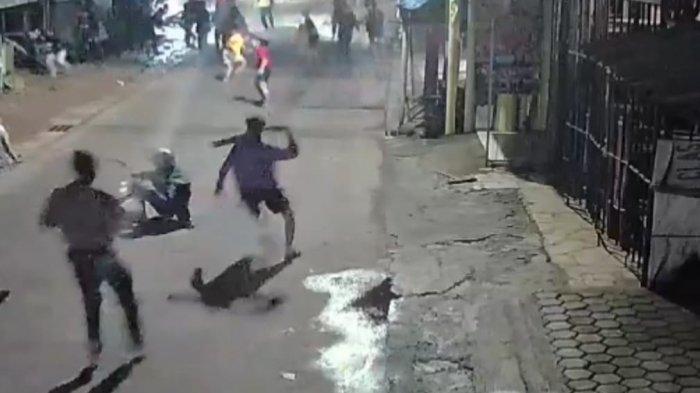 Tak Pedulikan Bulan Puasa, Puluhan Remaja di Sukatani Depok Tetap Adu Nyali Tawuran Pakai Sajam