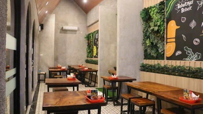 Icip Bebek Muda Goreng Kremes  Bebek Kaleyo di Jatiasih, Interiornya Instagramable Lho