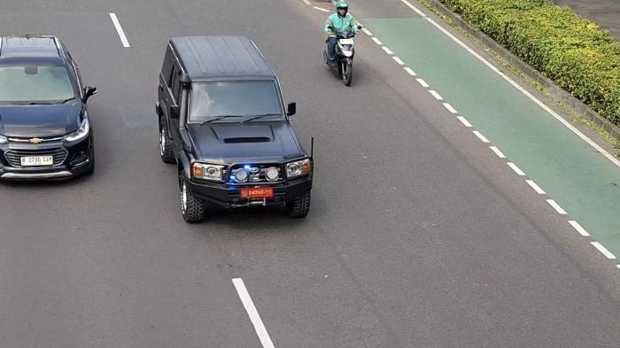 Imbauan Kakorlantas Polri tak Didengar, Mobil Dinas TNI Tetap Nyalakan Rotator di Jalan Raya